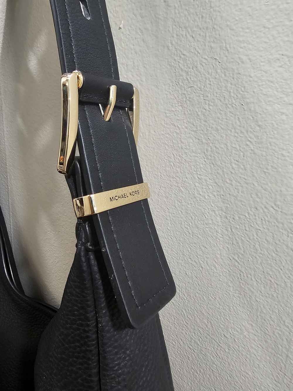 0Black Leather Michael Kors Hobo Bag - Classic Everyday Shoulder Tote - Picture 3 of 5